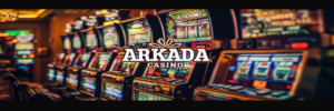 Ряд современных игровых автоматов с логотипом Arkada Casino в ярко освещённом зале